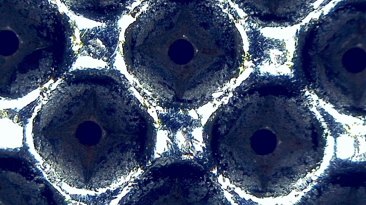 Qualitätskontrolle und Sichtprüfung Mikroskopisches Beispielbild 11